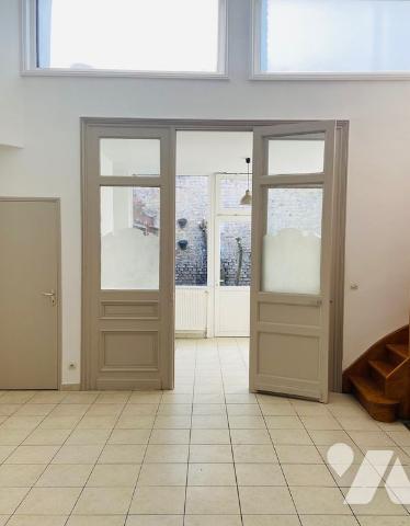 TOURCOIG CENTRE VILLE.
Semi-bourgeoise 125 M².
4 chambres et grande salle de bains