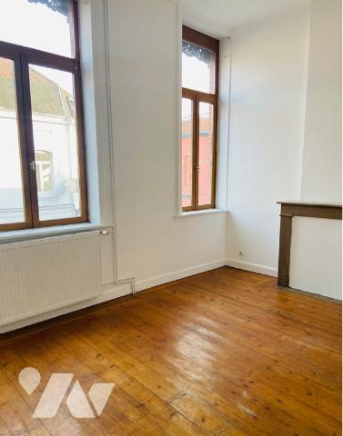 TOURCOIG CENTRE VILLE.
Semi-bourgeoise 125 M².
4 chambres et grande salle de bains