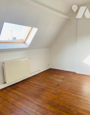 TOURCOIG CENTRE VILLE.
Semi-bourgeoise 125 M².
4 chambres et grande salle de bains