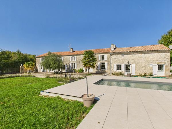 Superbe maison de campagne avec piscine, beaucoup d'espace et un potentiel de revenus