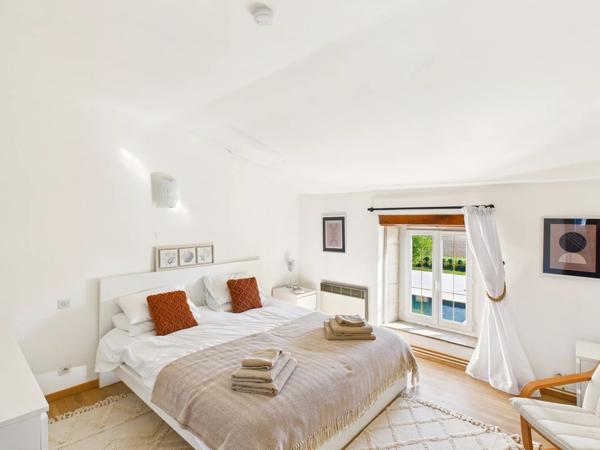 Superbe maison de campagne avec piscine, beaucoup d'espace et un potentiel de revenus
