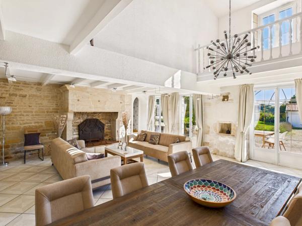 Superbe maison de campagne avec piscine, beaucoup d'espace et un potentiel de revenus