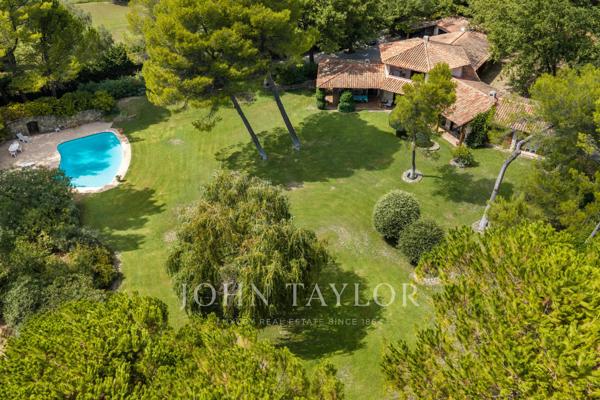 Mougins – propriété d'exception au cœur d'un domaine privé d'un hectare