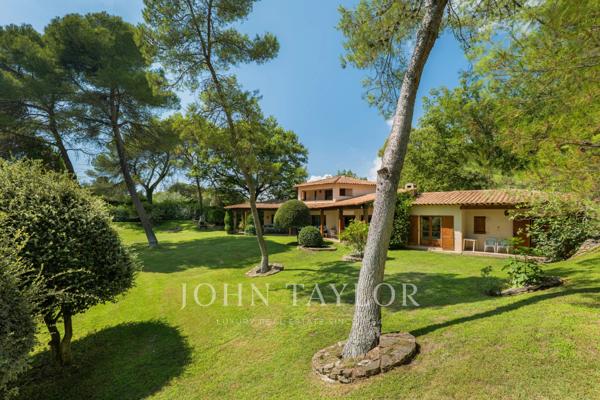 Mougins – propriété d'exception au cœur d'un domaine privé d'un hectare
