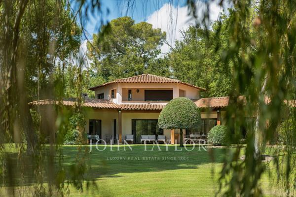 Mougins – propriété d'exception au cœur d'un domaine privé d'un hectare