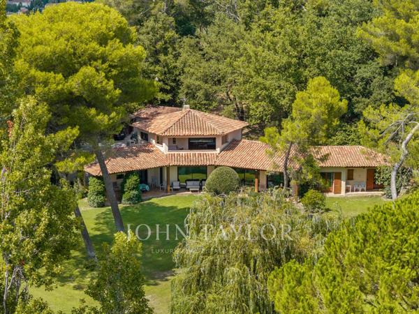 Mougins – propriété d'exception au cœur d'un domaine privé d'un hectare