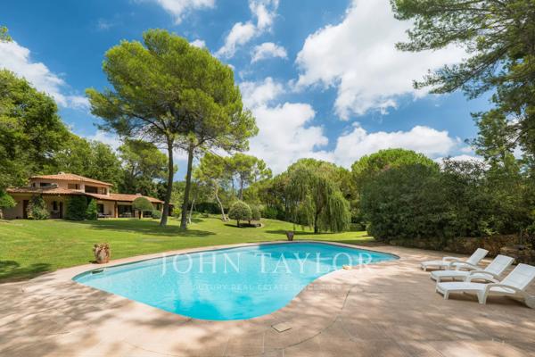 Mougins – propriété d'exception au cœur d'un domaine privé d'un hectare