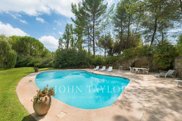 Mougins – propriété d'exception au cœur d'un domaine privé d'un hectare