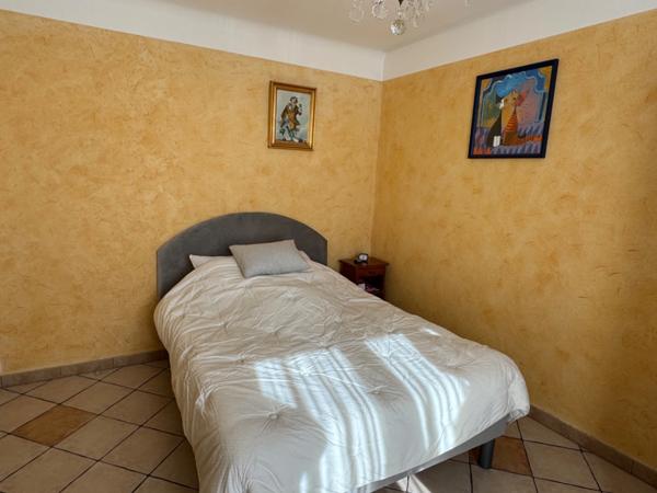 MAISON INDIVIDUELLE 3-4 CHAMBRES AVEC GARGE ET JARDIN