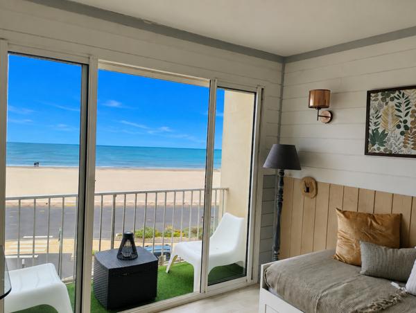 NARBONNE PLAGE, FACE A LA MER, SUPERBE STUDIO AVEC VUE IMPRENABLE