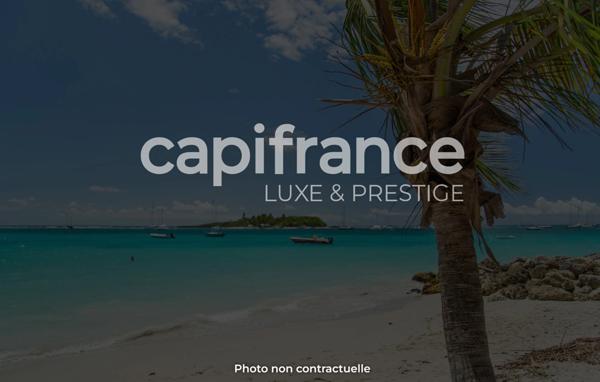 Propriété composée d'une villa et huit logements