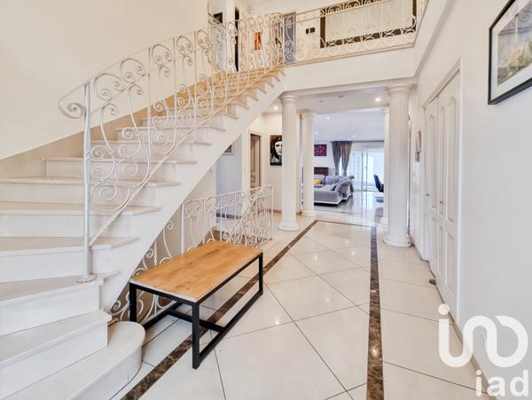 Location maison 9 pièces 230 m² Noisy-le-Grand