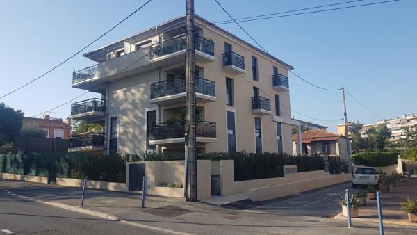 A LOUER - GARAGE FERME A CAGNES-SUR-MER, AVENUE CYRILLE BESSET