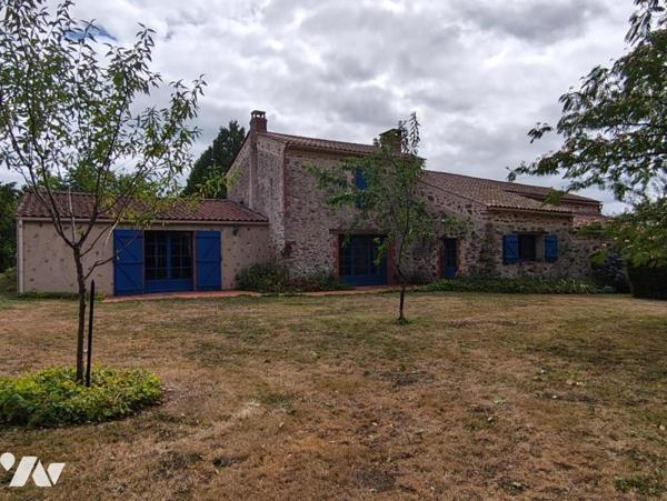 Charme de l'ancien pour cette bâtisse avec 4 chambres + maison à réhabiliter + dépendance