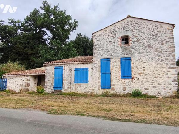 Charme de l'ancien pour cette bâtisse avec 4 chambres + maison à réhabiliter + dépendance