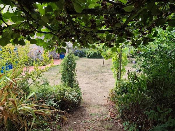 Charme de l'ancien pour cette bâtisse avec 4 chambres + maison à réhabiliter + dépendance
