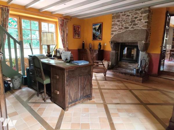 Charme de l'ancien pour cette bâtisse avec 4 chambres + maison à réhabiliter + dépendance