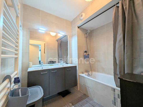 Appartement à vendre 3 pièces BORDEAUX CHARTRONS (33) - Jardin, terrasse, parking et cellier