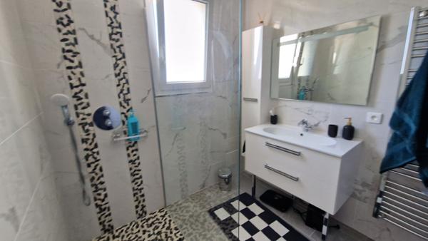 Plain-pied lumineux de 110 m² avec jardin clos ? Rive droite