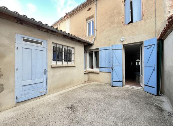 Maison de village en plein centre ville avec cour extérieur et jardin !