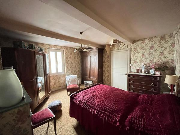 Maison de village en plein centre ville avec cour extérieur et jardin !