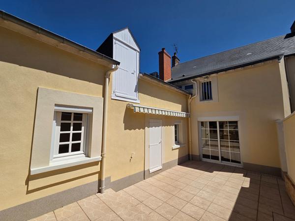 Maison de bourg rénovée avec 4 chambres, garage, jardin à proximité du Mans