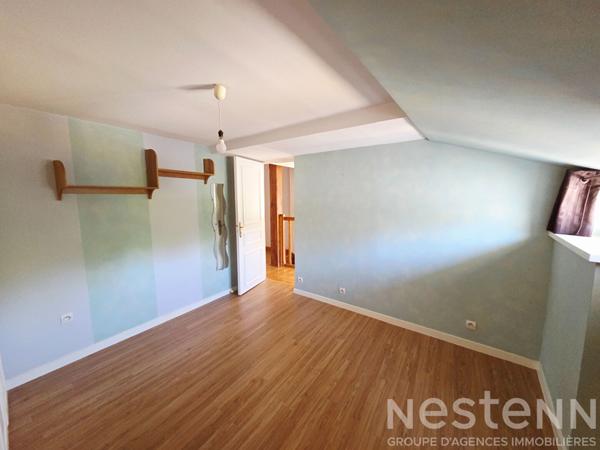 Maison de bourg rénovée avec 4 chambres, garage, jardin à proximité du Mans