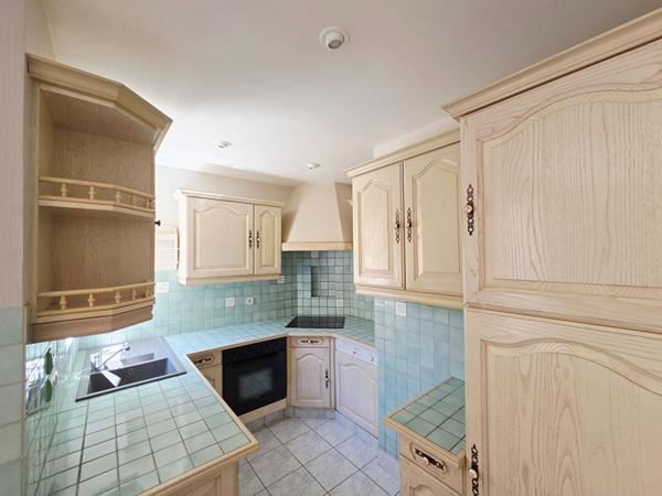 Maison de bourg rénovée avec 4 chambres, garage, jardin à proximité du Mans