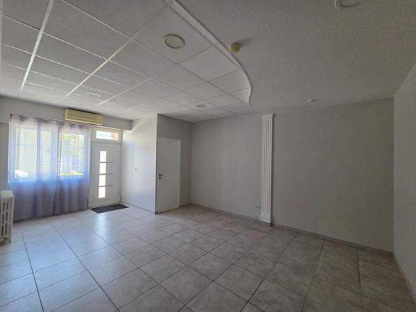 Maison de bourg rénovée avec 4 chambres, garage, jardin à proximité du Mans