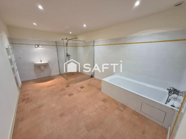 MAISON MAITRE 200m², 5ch, rivière (Creuse), jardin
