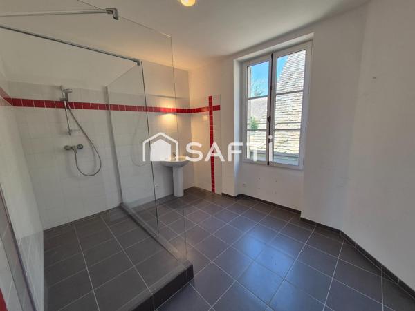 MAISON MAITRE 200m², 5ch, rivière (Creuse), jardin