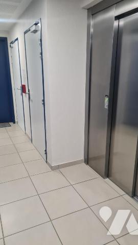 A VENDRE - SAINT-MARC-SUR-MER - Appartement de 2 chambres et un bureau avec terrasse et parking 