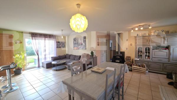 Plain pied 84m2 avec 2 chambres et garage.