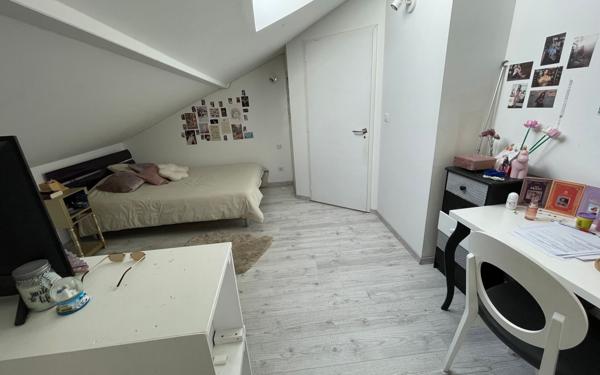 Maison à vendre    6 pièces • 196,97 m2 Izeaux