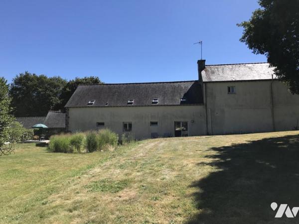 A VENDRE BAUD Campagne propriété de caractère avec dépendances - AU CALME