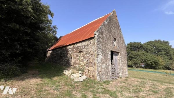A VENDRE BAUD Campagne propriété de caractère avec dépendances - AU CALME