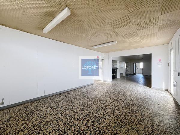 Achat local commercial près de MONTENDRE - 1 pièce(s) - 262 m² - 150 900 €