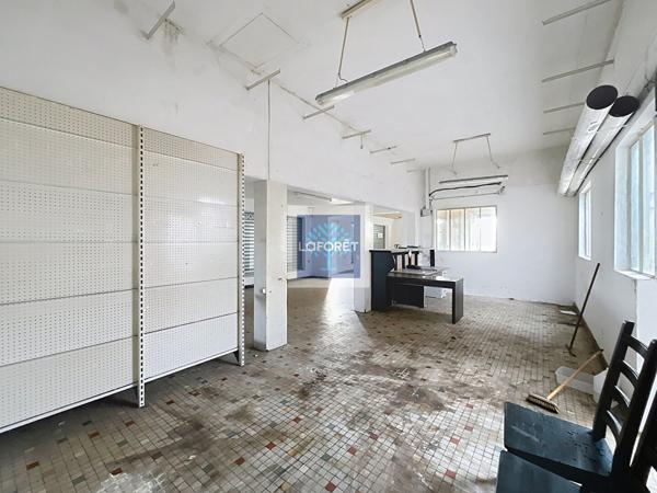 Achat local commercial près de MONTENDRE - 1 pièce(s) - 262 m² - 150 900 €