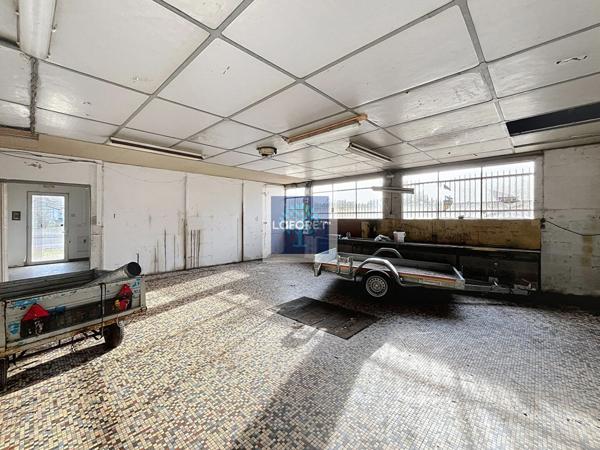 Achat local commercial près de MONTENDRE - 1 pièce(s) - 262 m² - 150 900 €