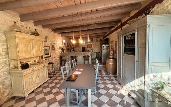 Maison à vendre    6 pièces • 220 m2 Tarascon