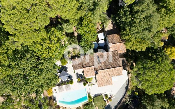 Immeuble à vendre    10 pièces • 228,77 m2 Montauroux