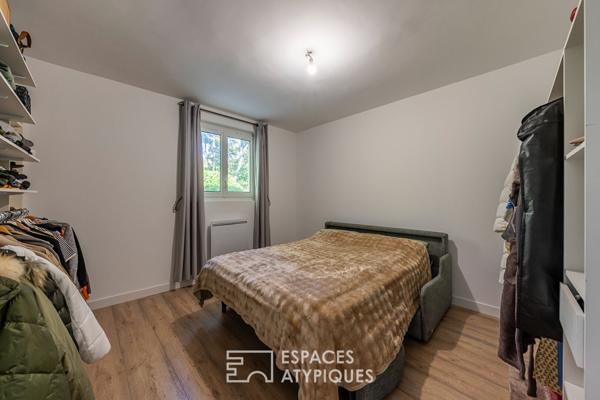 Maison de charme avec jardin bucolique à proximité de la gare.