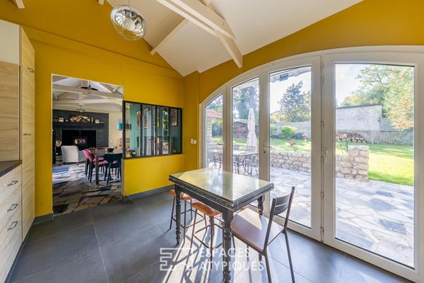 Maison de charme avec jardin bucolique à proximité de la gare.