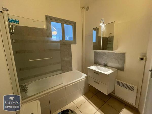 Appartement à louer 2 pièces 41.6m² Nîmes (30000)