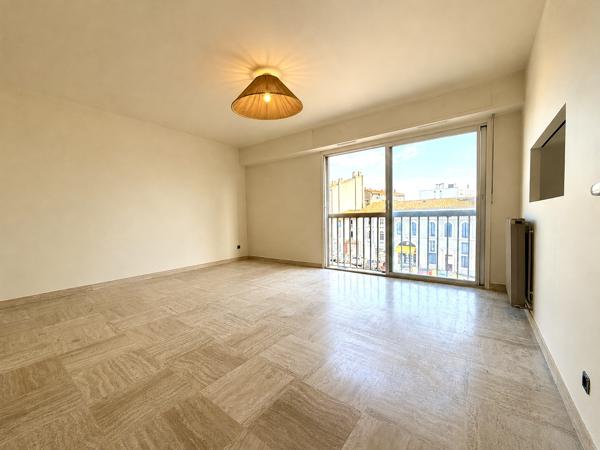 À LOUER T2 rénové avec balcon, parking, cave et ascenseur Carcassonne