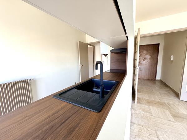 À LOUER T2 rénové avec balcon, parking, cave et ascenseur Carcassonne