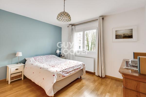 Duplex de 175M2 au sol et locaux commerciaux en bas de 220m2