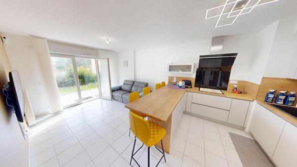 LE MUY , RARE : 3 PIÈCES RÉCENT AVEC TERRASSE, GRAND JARDIN & 3 PARKINGS !