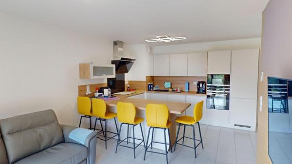 LE MUY , RARE : 3 PIÈCES RÉCENT AVEC TERRASSE, GRAND JARDIN & 3 PARKINGS !