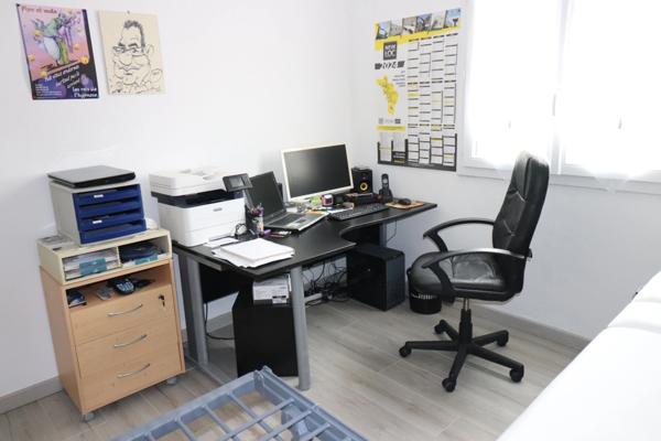 CHARMANTE MAISON CHARENTAISE ENTIEREMENT RENOVEE, VUE DEGAGEE, SANS VIS A VIS